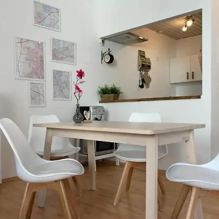 Helle In Top-lage, Hasselbachplatz - Altstadt, W-lan, 4 Schlafplaetze