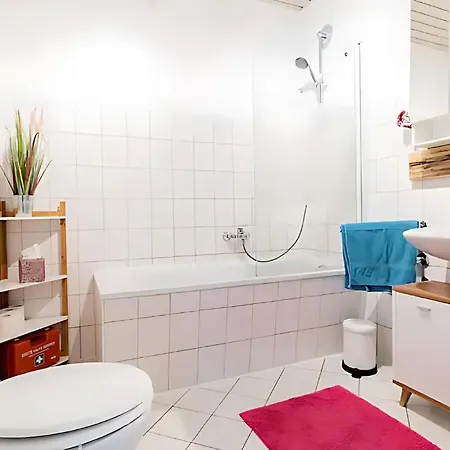 Helle In Top-lage, Hasselbachplatz - Altstadt, W-lan, 4 Schlafplaetze Magdeburg