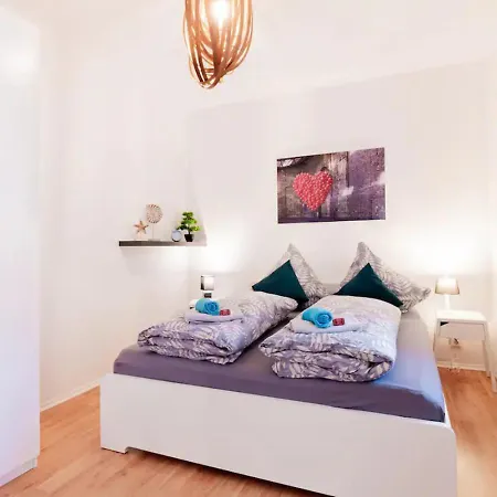 Apartment Helle In Top-lage, Hasselbachplatz - Altstadt, W-lan, 4 Schlafplaetze