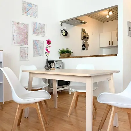 Apartment Helle In Top-lage, Hasselbachplatz - Altstadt, W-lan, 4 Schlafplaetze *